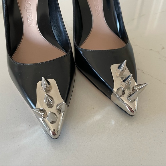 Alexander McQueen Spike-Embellished Leather Pumps - Picture 9 of 13